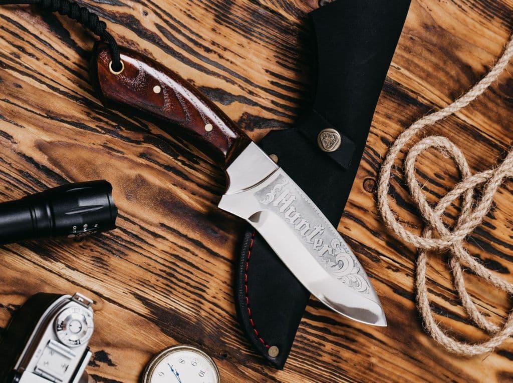 Cuchillo Desollador con Grabado