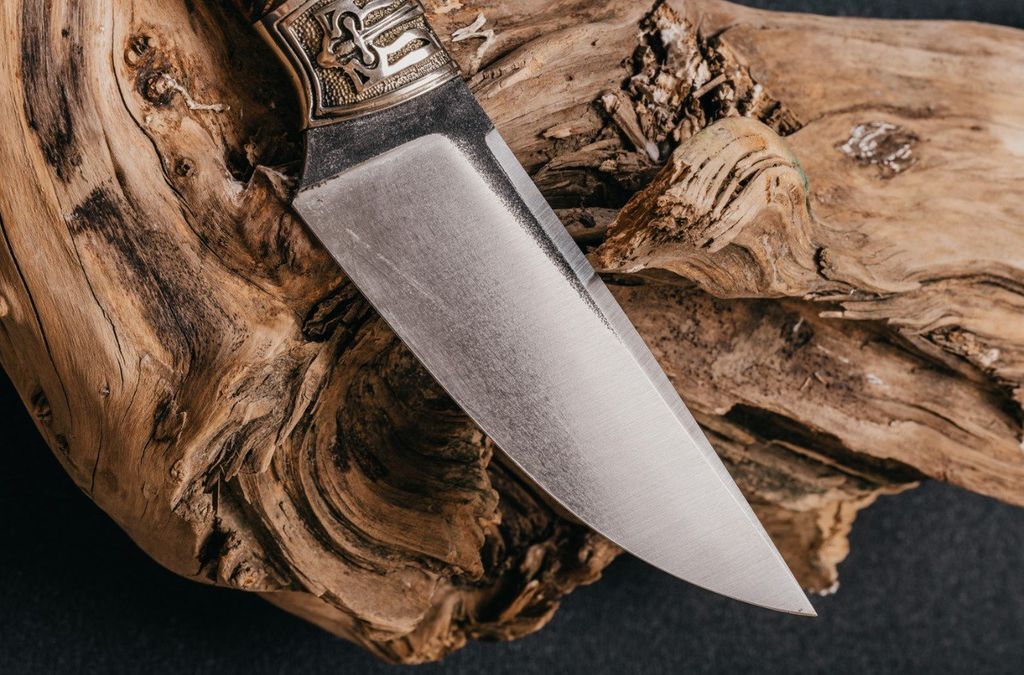 Cuchillo N690 amarillo y azul