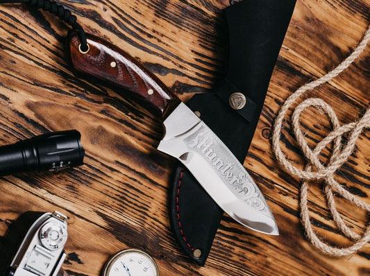 Cuchillo desollador con grabado