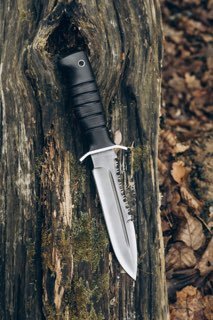 Cuchillo Cyborg con filo serrado